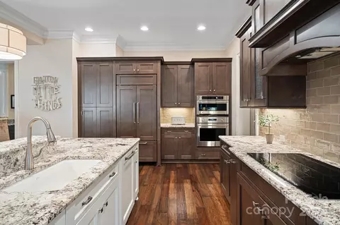 Kitchen - 13603 Evening Primrose Dr, Davidson, NC 28036 photo 6 of 7