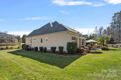 Exterior - 13603 Evening Primrose Dr, Davidson, NC 28036 photo 7 of 8