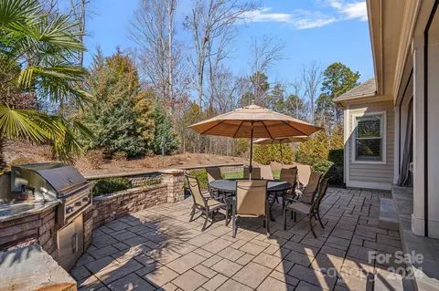 Exterior - 13603 Evening Primrose Dr, Davidson, NC 28036 photo 4 of 8