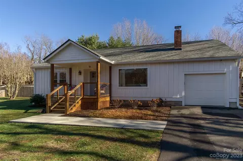 51 Pine Cir, Black Mountain, NC 28711