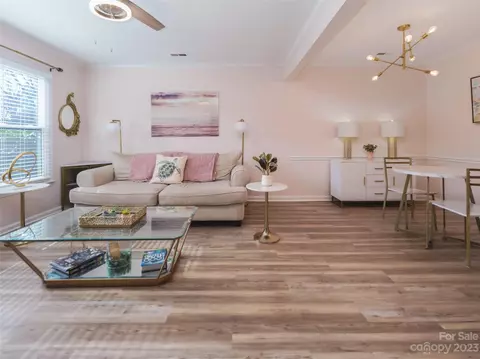 5916 Crape Myrtle Ln, Charlotte, NC 28216