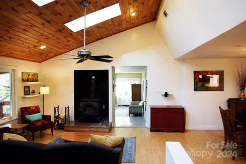Living - 64 Meadow Ln, Fairview, NC 28730 photo 3 of 4