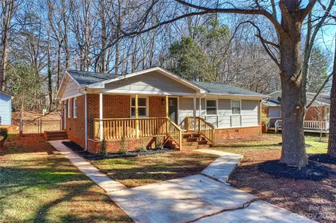 2504 Longleaf Dr, Charlotte, NC 28210