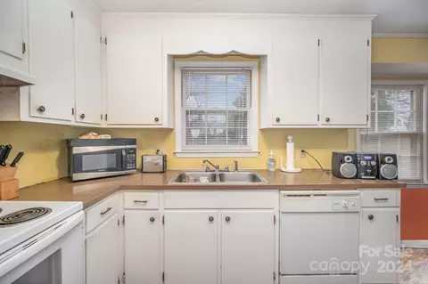 Kitchen - 2093 Walden Rd, Lancaster, SC 29720 photo 1 of 3