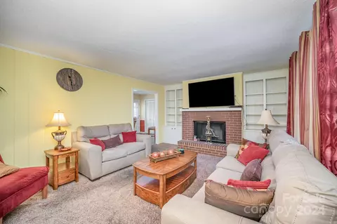 Living - 2093 Walden Rd, Lancaster, SC 29720 photo 2 of 5
