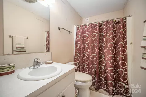 Bath - 2093 Walden Rd, Lancaster, SC 29720 photo 2 of 2