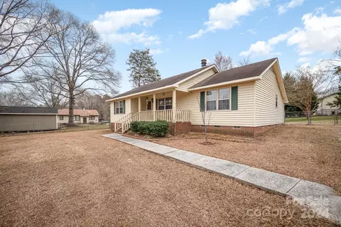 Exterior - 2093 Walden Rd, Lancaster, SC 29720 photo 2 of 9