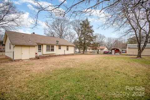 Exterior - 2093 Walden Rd, Lancaster, SC 29720 photo 7 of 9