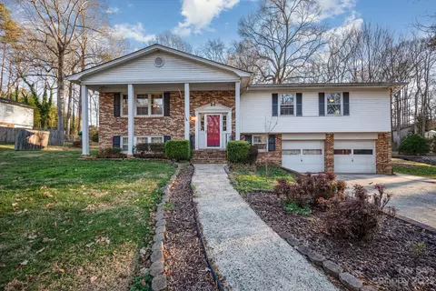 109 Churchill Rd, Dallas, NC 28034