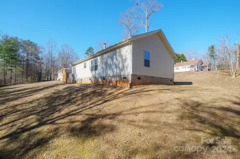 Exterior - 207 Hillcrest Ave, Hickory, NC 28601 photo 6 of 8