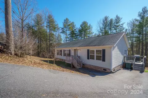 Exterior - 207 Hillcrest Ave, Hickory, NC 28601 photo 2 of 8