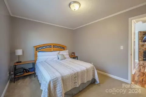 Bedroom - 207 Hillcrest Ave, Hickory, NC 28601 photo 7 of 8