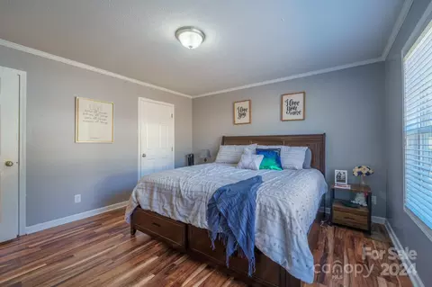 Bedroom - 207 Hillcrest Ave, Hickory, NC 28601 photo 2 of 8
