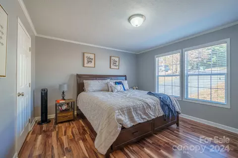Bedroom - 207 Hillcrest Ave, Hickory, NC 28601 photo 1 of 8
