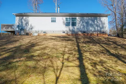 Exterior - 207 Hillcrest Ave, Hickory, NC 28601 photo 7 of 8