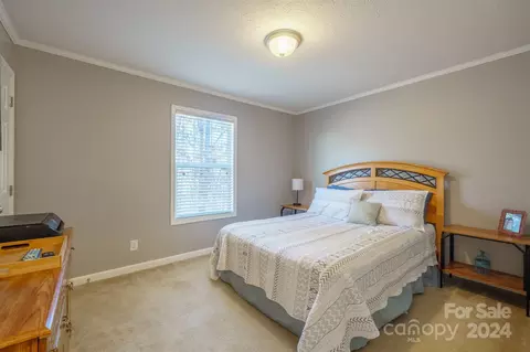 Bedroom - 207 Hillcrest Ave, Hickory, NC 28601 photo 6 of 8