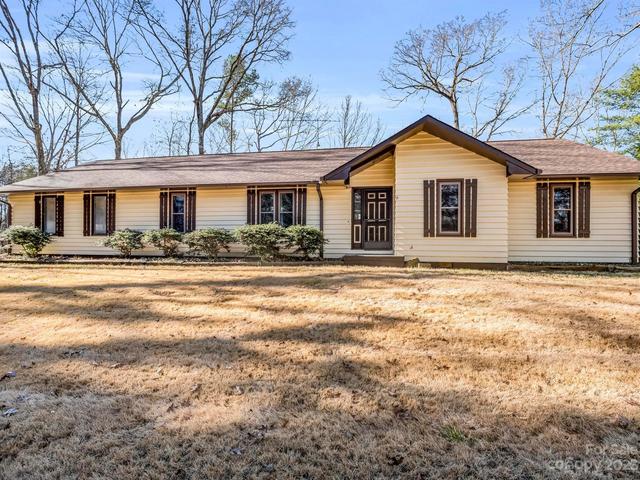 159 White Oak Ln, Tryon, NC 28782