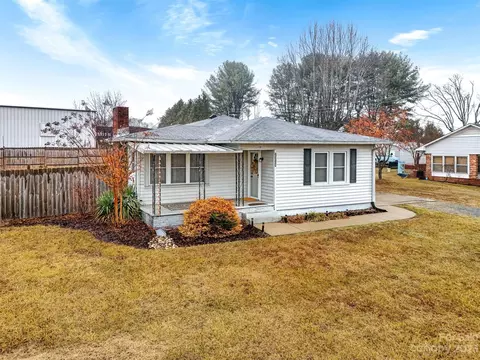 2338 Adams Dr, Hudson, NC 28638