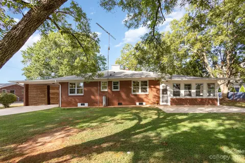 122 S Main St, Salisbury, NC 28146