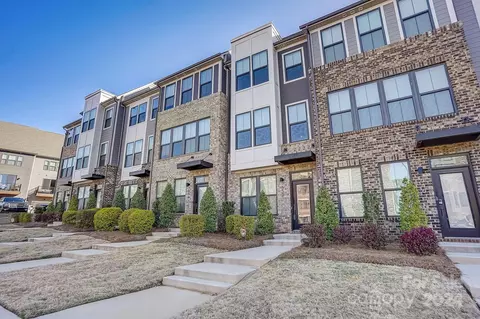 650 Uwharrie River Rd, Charlotte, NC 28211