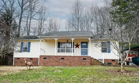 2965 Greenleaf Rd, Clover, SC 29710 photo 2
