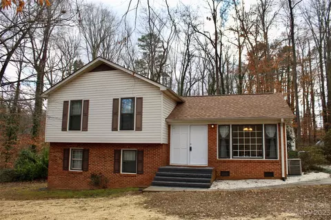 2508 Dogwood Cir, Charlotte, NC 28208