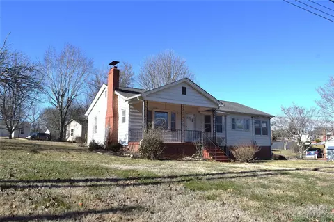 109 Logan St, Morganton, NC 28655