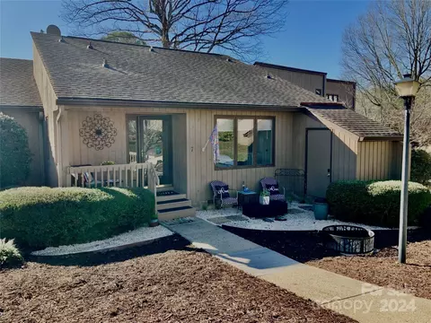 7 Marina Rd, Clover, SC 29710