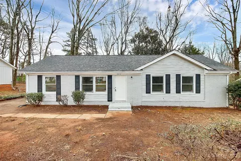 8614 Deerwood Rd, Charlotte, NC 28214