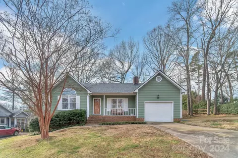 128 Deertrack Dr, Mount Holly, NC 28120