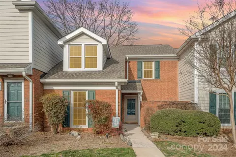 9217 N Vicksburg Park Ct, Charlotte, NC 28210