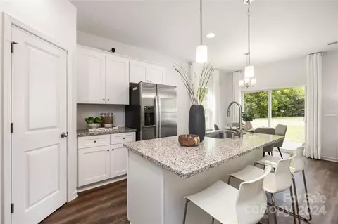 2731 Capitol Dr, Charlotte, NC 28208