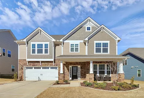 24104 Retreat Dr, Huntersville, NC 28078