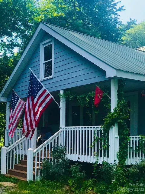 2 England Dr, Franklin, NC 28734