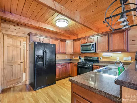 356 Panoramic Loop, Maggie Valley, NC 28751 photo 4