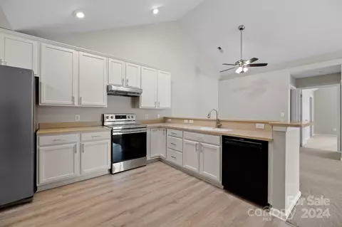 Kitchen - 816 Ledgestone Ct, Tega Cay, SC 29708 photo 3 of 5
