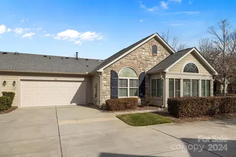 Exterior - 816 Ledgestone Ct, Tega Cay, SC 29708 photo 4 of 11