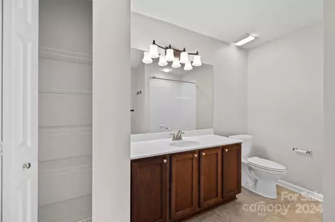 Bath - 816 Ledgestone Ct, Tega Cay, SC 29708 photo 3 of 4