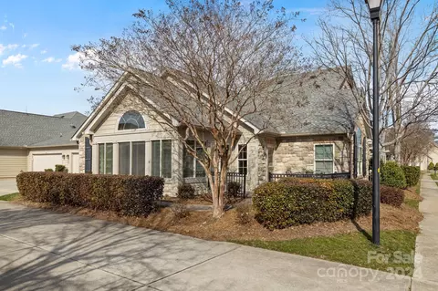 Exterior - 816 Ledgestone Ct, Tega Cay, SC 29708 photo 2 of 11