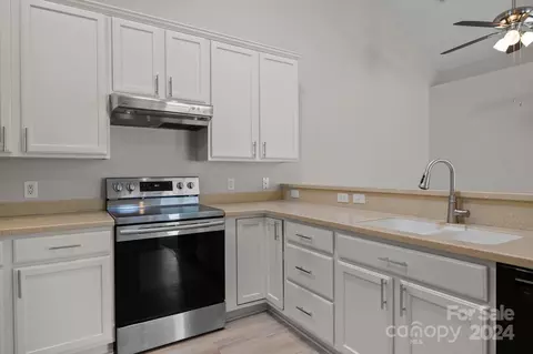 Kitchen - 816 Ledgestone Ct, Tega Cay, SC 29708 photo 5 of 5