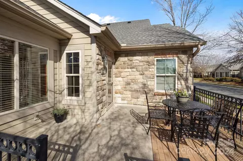 Exterior - 816 Ledgestone Ct, Tega Cay, SC 29708 photo 6 of 11