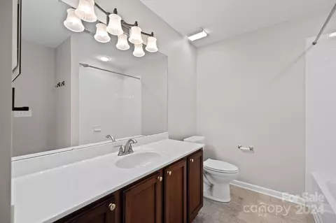 Bath - 816 Ledgestone Ct, Tega Cay, SC 29708 photo 4 of 4