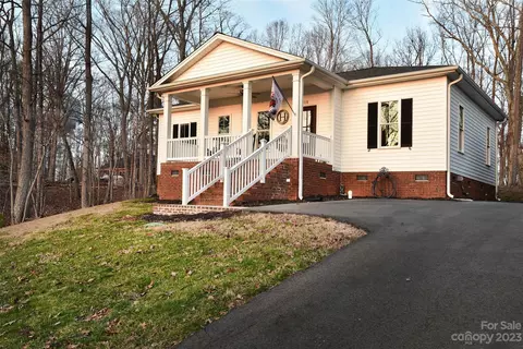 323 Sleepy Hollow Ln, Mount Gilead, NC 27306