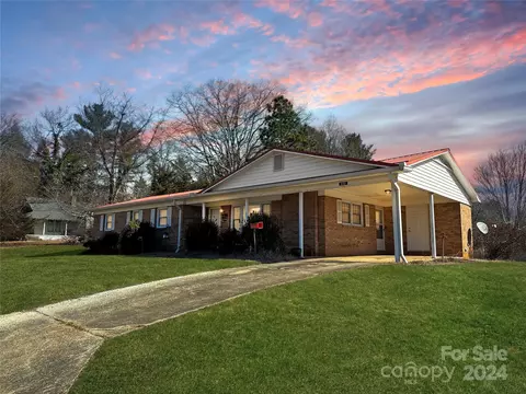 542 Nc 126 Hwy, Nebo, NC 28761