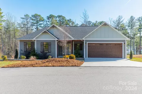 2041 Blue Water W Dr W, Morganton, NC 28655