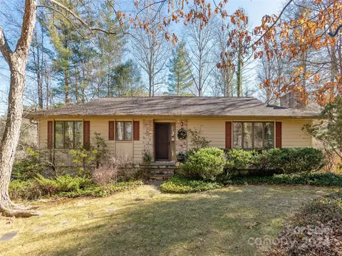177 Brightwater Dr, Hendersonville, NC 28739