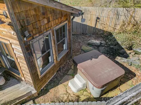 Exterior - 75 Mountainside Rd, Franklin, NC 28734 photo 6 of 8