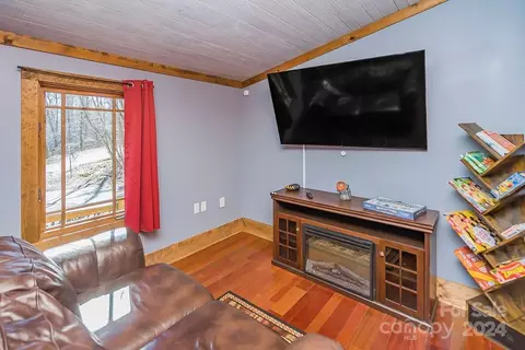 Living - 75 Mountainside Rd, Franklin, NC 28734 photo 3 of 4