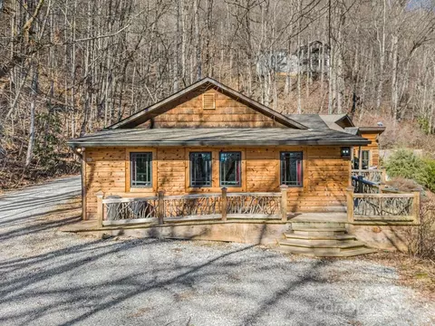 Exterior - 75 Mountainside Rd, Franklin, NC 28734 photo 4 of 8
