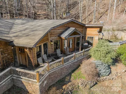 Exterior - 75 Mountainside Rd, Franklin, NC 28734 photo 7 of 8